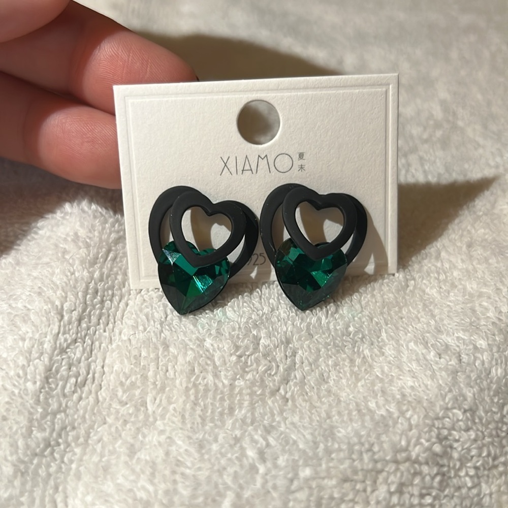 New Green stone heart earrings - Picture 3 of 5